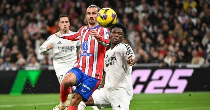 Atlético po sebevědomé trefě Álvareze sahalo po prvním místě, Real srovnal po pauze