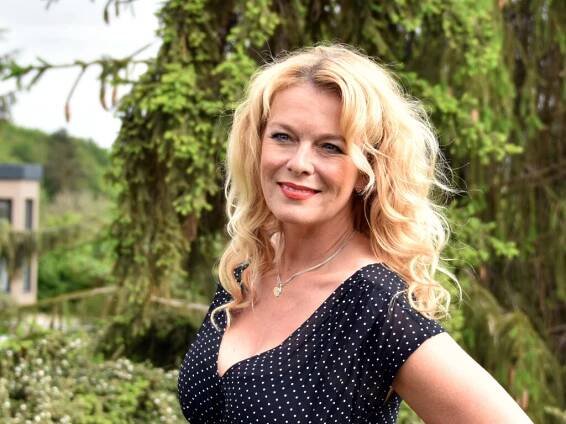 Lucie Benešová zažívá euforii: Stavba roubenky Benešky se žene do cíle