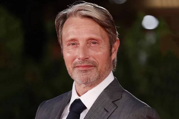 Mads Mikkelsen Officially Takes Over Johnny Depp's Fantastic Beasts Role