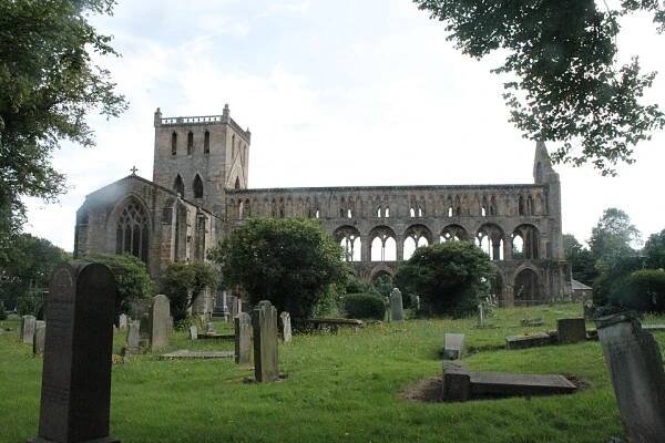 Jedburgh Abbey - Wikipedia