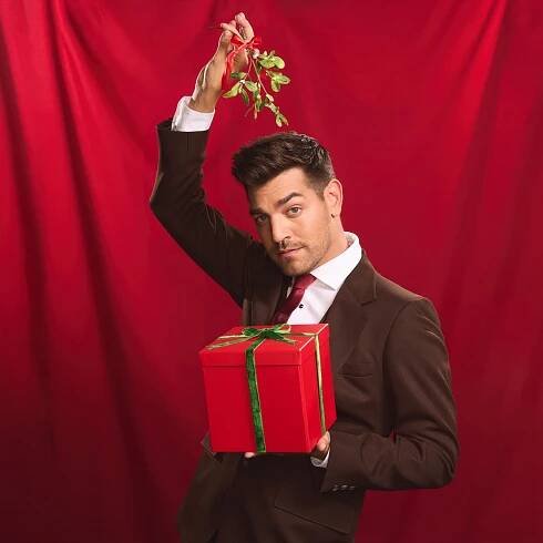 Matt Rogers on His Christmas Comedy Album and Why Santa Is “The Ultimate Daddy”