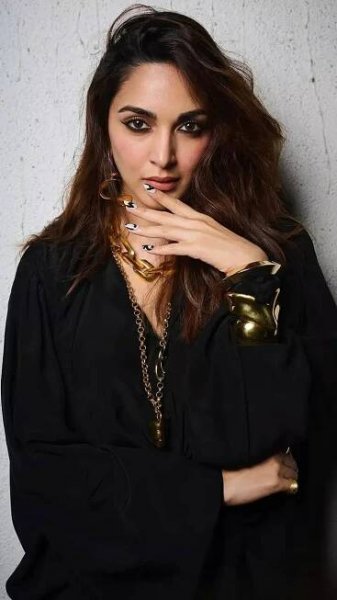 Kiara Advani serves power & glam in an all-black look with a bold edge