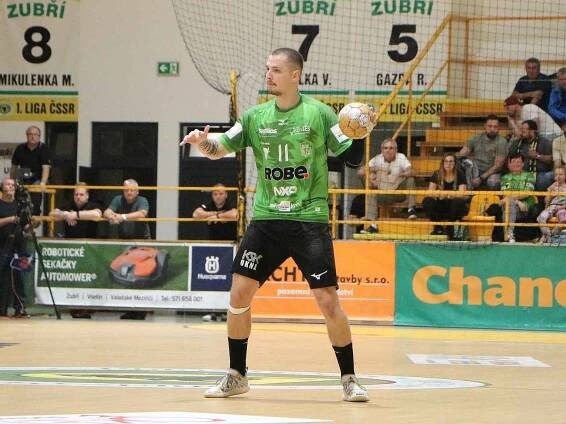 Extraligoví házenkáři Zubří v atraktivním duelu 8. kola doma podlehli mistrovské Plzni 30:35 a v tabulce klesli na osmou příčku.
