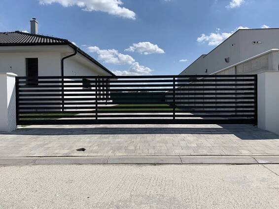 Moderné lamelové ploty, brány – www.gakov.sk