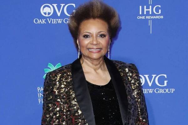 See Leslie Uggams Suit Up as Blind Al to Help Roommate Deadpool Combat His Odorous Scent