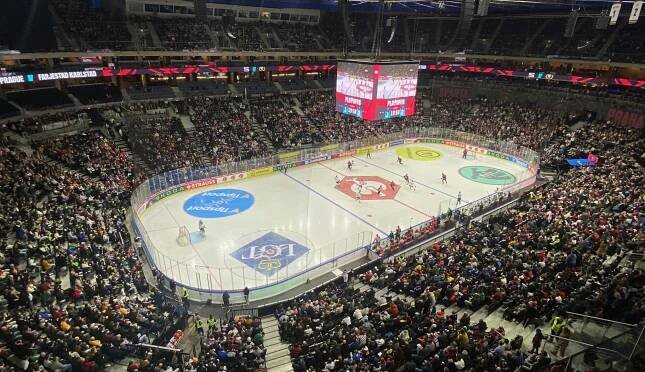Pražská O2 arena se mění. Ruší platby v hotovosti a zavádí vratné kelímky