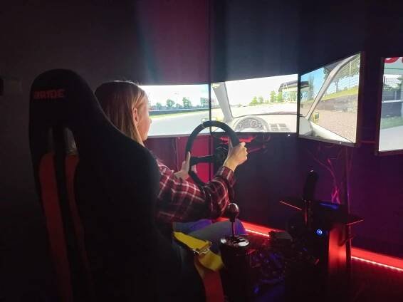 Hodina jízdy na simulátoru dle výběru v centru Brna