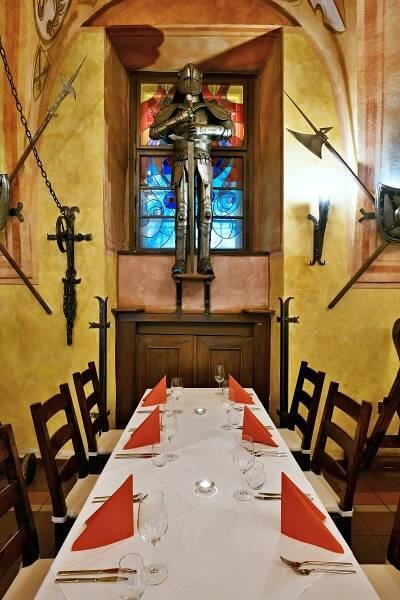 Degustační menu pro dva v jedné z nejkrásnějších restaurací Prahy: 3 chody v atmosféře 17. století