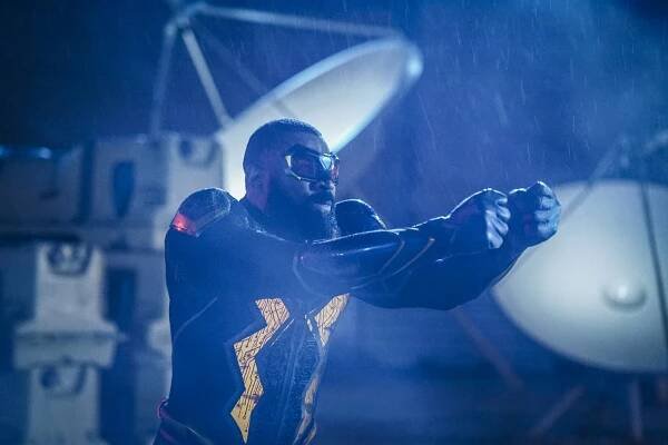 Black Lightning - Kniha Markovie: 4. kapitola: Vezmi zbraň (S03E13) (2020)