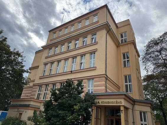 Základní škola J.A. Komenského – Doslova tématem žijeme. Naše hravá a moderní metoda rozvíjí mezipředmětové vztahy. Do procesu