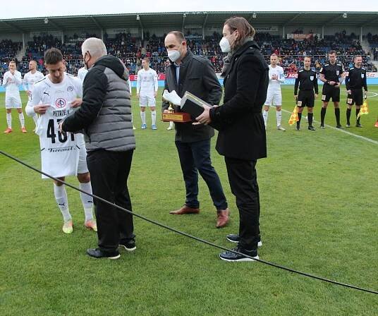 Fotbalová Sparta jede ve starém módu. Nezvládá velké zápasy venku