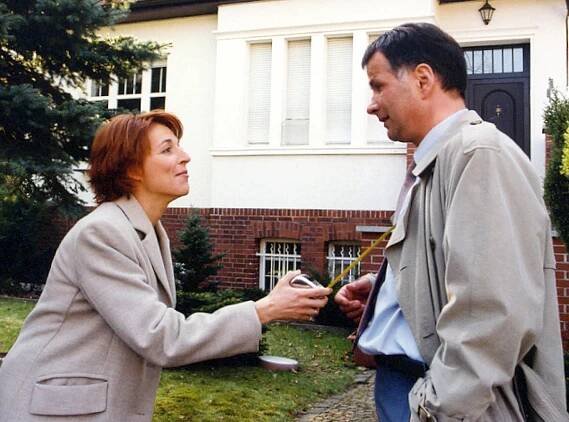 In aller Freundschaft - Gebrochene Schwingen (S06E22) (2003)