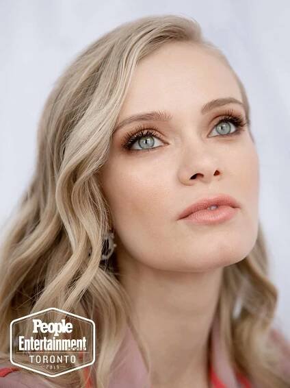 tiff-sara-paxton-02