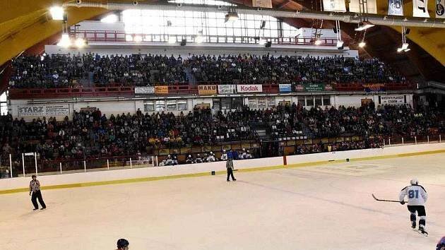 Zimní stadion nemá strojníky. Zůstanou Strakonice příští sezonu bez ledu?