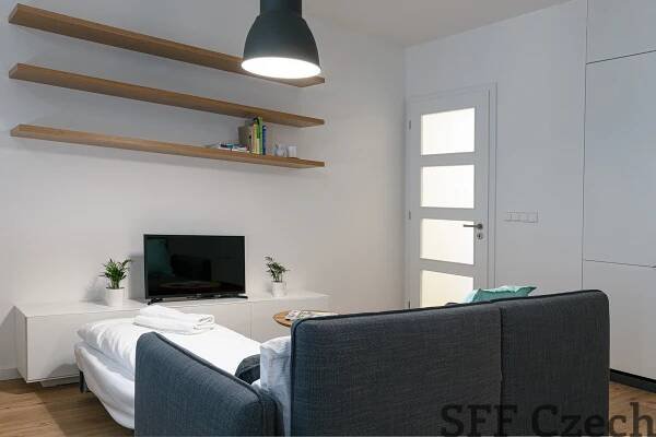 Pronájem moderního zařízeného bytu 1+kk Praha 6 blízko metra Nádraží Veleslavín