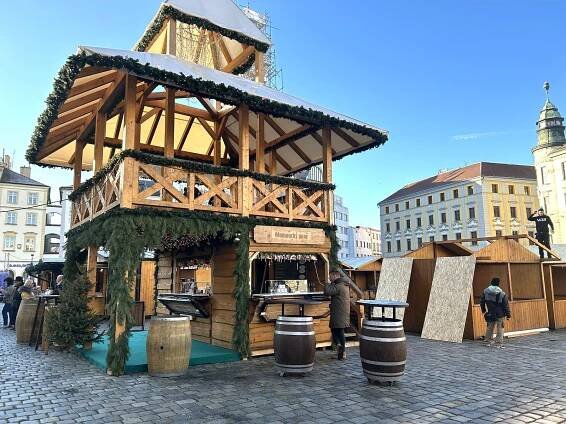 Z centra Olomouce mizí stánky, kluziště je plné lidí. Co a kdy bude v provozu