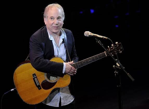 Spevák a skladateľ Paul Simon oslavuje 80. narodeniny