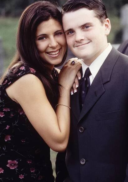 Robert Iler and Jamie-Lynn Sigler in Rodina Sopránů (1999)