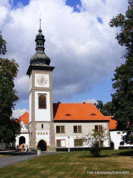 Soubor:Zbraslav Kostel sv.Jakuba,zvonice - panoramio.jpg – Wikipedie