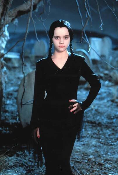 FOTO: Christina Ricci si zahrála malou Wednesday v Addamsově rodině. – stránka 6