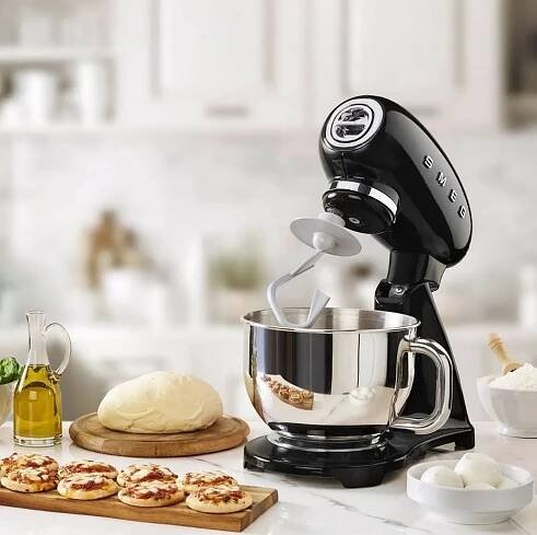 Kuchyňský robot Smeg 50's style SMF03BLEU / 800 W / 4,8 l / černá jen za 5 032 Kč ✅| Vyberte si na iPrice.cz