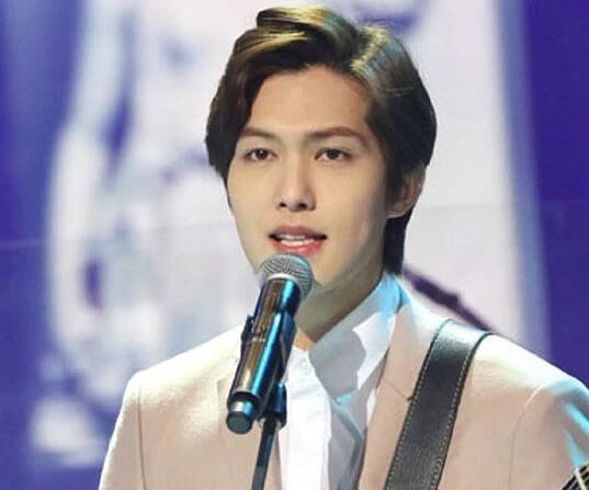 Lee Jong-hyun Biography - Facts, Childhood, Family & Achievements of South Korean Actor, Musician & Singer