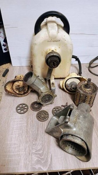 Kuchyňský ROBOT UKS - E20-A