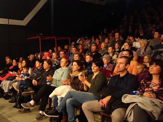 Parádní koncert. Sál kina v Němčicích byl zaplněn k prasknutí