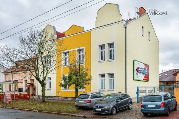 Pronájem bytu 2+kk 47 m² se zahradním posezením a s dětským hřištěm | Reality Veličková