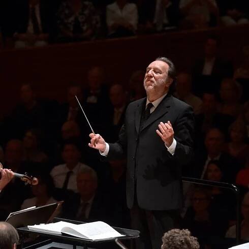 Pražské jaro a návrat legendy: Riccardo Chailly dnes povede Filharmonický orchestr milánské La Scaly