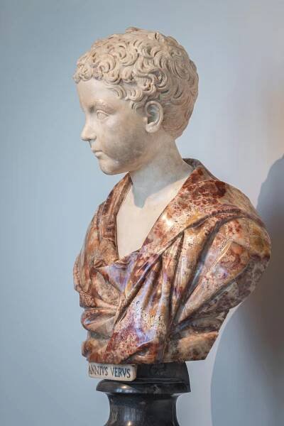Cicero, Augustus and the others: the Vasari Corridor at the Uffizi welcomes historical figures