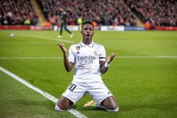 Na světě teď není hráč jako Vinícius, řekl Ancelotti po velkém obratu. Klopp kritizoval defenzivu