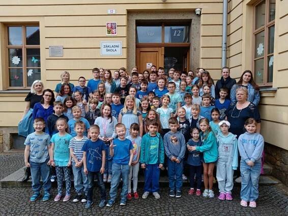 Škola v barvě - Oficiální stránky Základní školy Manětín