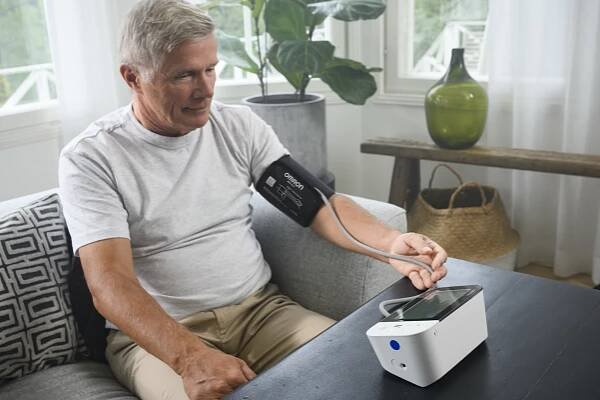 Tlakoměr OMRON M7 Intelli IT s AFib + síťový zdroj zdarma