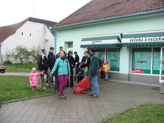 Čištění obce - Oficiální stránka obce Dolní Loučky