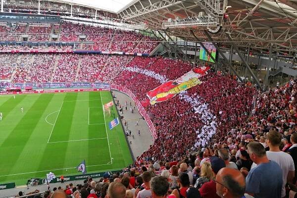 Minuta na pivo, obří býk a bojkoty soupeře. Tady vstoupí Češi do Eura