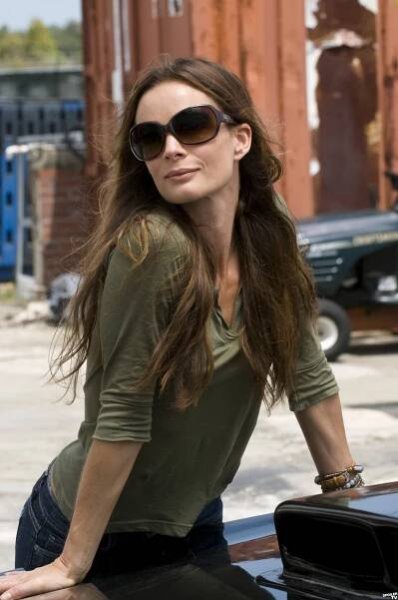 Status: Nežádoucí - Přátelé a rodina - Z filmu - Gabrielle Anwar