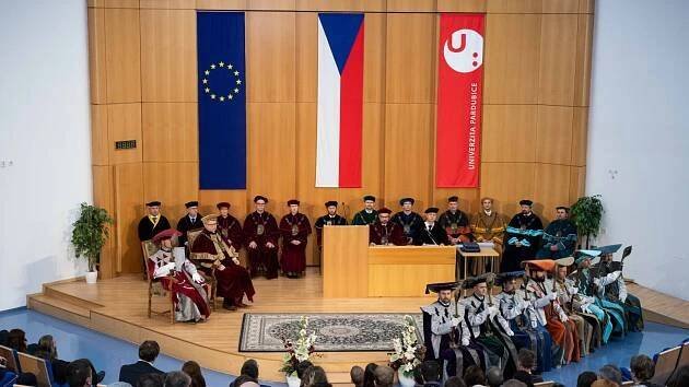 Pardubická univerzita v pátek udělí dva čestné doktoráty