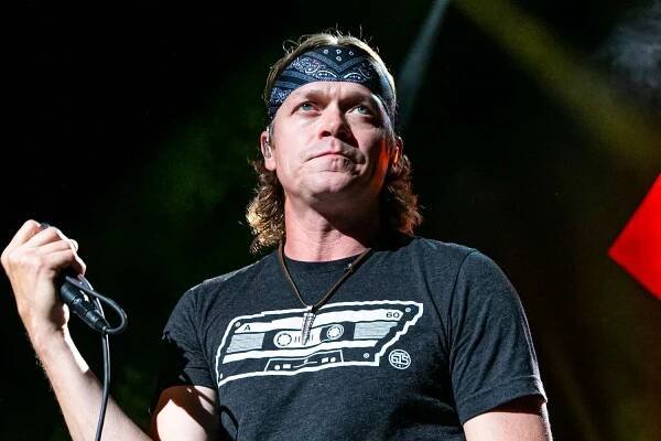 Brad Arnold performing with 3 Doors Down in 2021