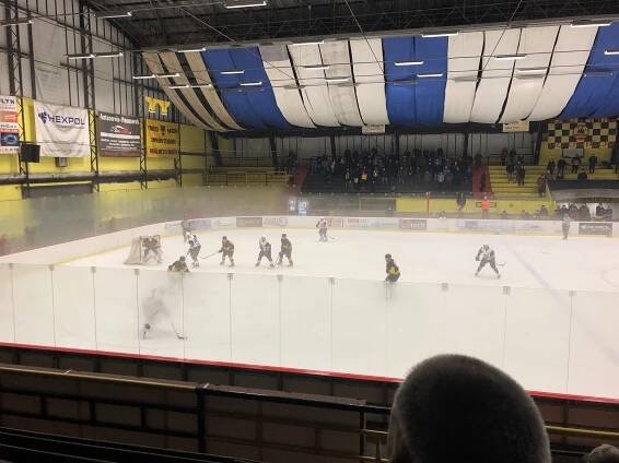 VIDEO: Heroický výkon. Hokejisté Uničova zvládli důležitý duel v deseti hráčích