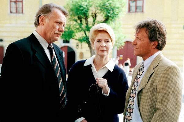 Julia - Eine ungewöhnliche Frau - Schatten der Vergangenheit - Z filmu - Franz Buchrieser, Christiane Hörbiger, Wolfram Berger
