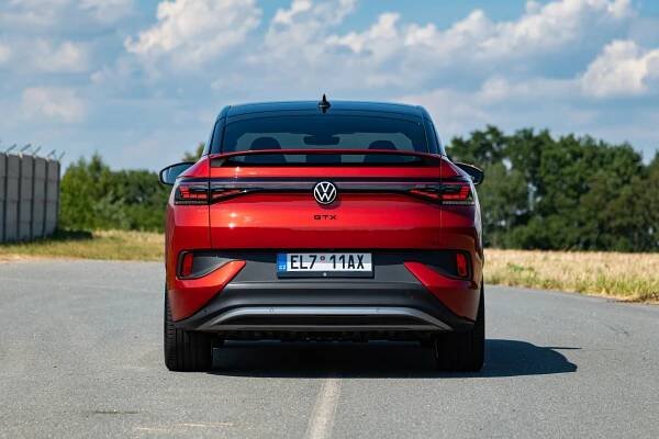 S tímhle autem se nudit vážně nebudete. Volkswagen ID.4 GTX má rychlosti a stylu na rozdávání