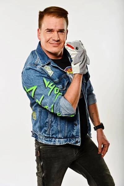 FOTO: Delfín Adolfeen promluvil o životě, který pro něj ani zdaleka nebyl procházka růžovou zahradou. – stránka 18