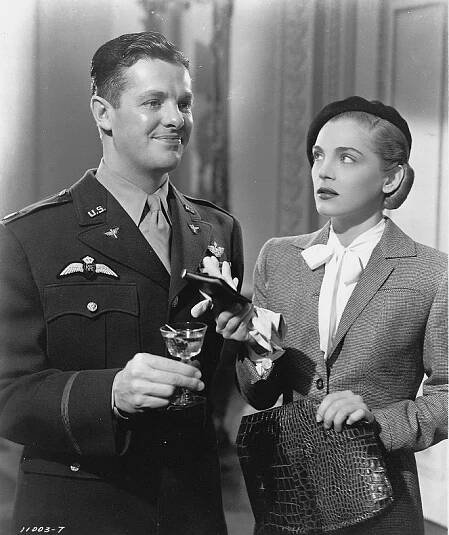 You Came Along - Z filmu - Robert Cummings, Lizabeth Scott