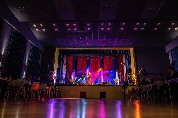 OBRAZEM: Nový kulturní dům v Petřkovicích slavnostně otevřel jarní bál