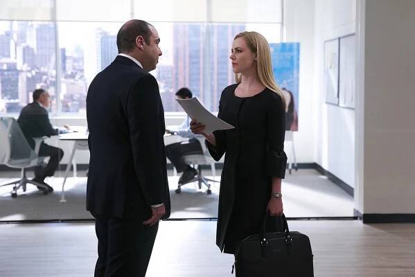 Kravaťáci - Odešla - Z filmu - Rick Hoffman, Amanda Schull