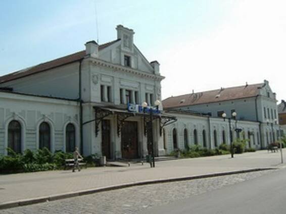 Výpravní budova železniční stanice