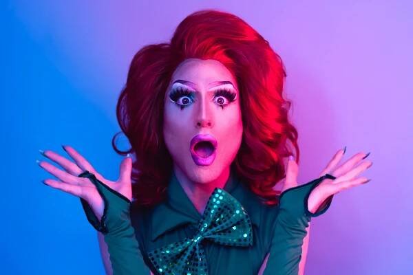 „Mít vaginu neznamená, že budete mít úžasný život,“ varuje drag queen před neuváženou změnou pohlaví ve filmu...