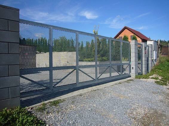 POJEZDOVÉ A KŘÍDLOVÉ BRÁNY, VRATA, BRANKY A VRÁTKA | KRONUS | DOPISNÍ SCHRÁNKY | VÝROBA Z NEREZU A OCELI | KOVOVÝROBA