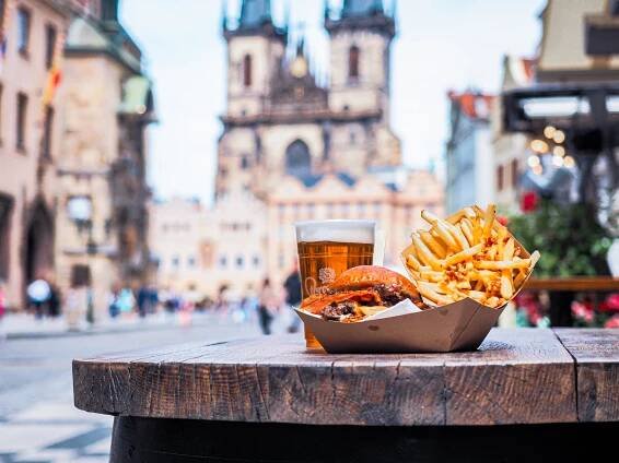 Cenově nejdostupnější bistro na Staroměstském náměstí – JOMAGAZIN.CZ